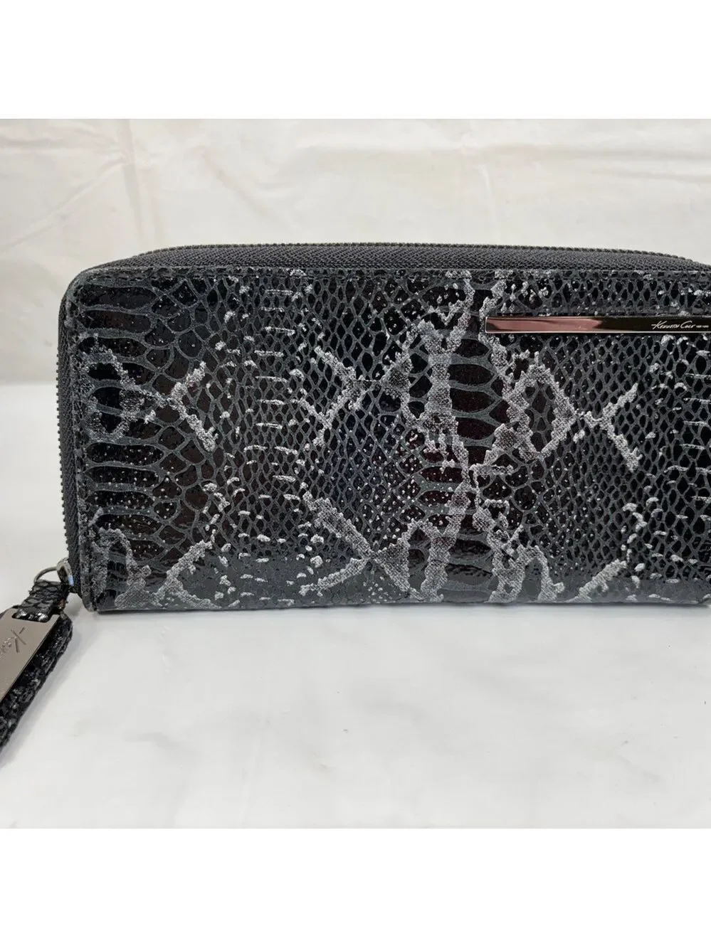 Kenneth Cole snake print leather wallet